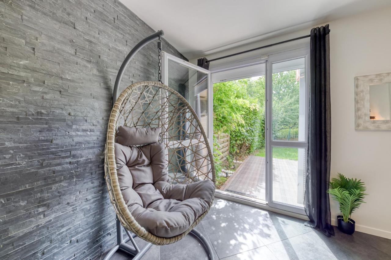 Le Garden - Ideal Famille,groupe-amis-jardin-barbecue-babyfoot-wifi